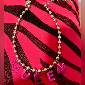 Queen necklace